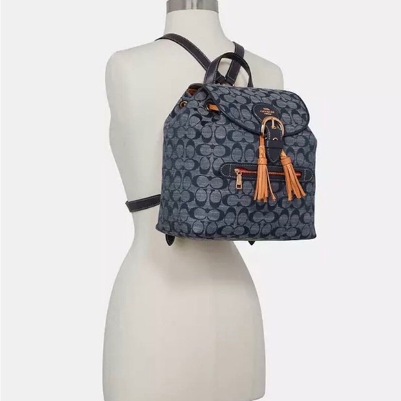 Coach Backpack In Signature Chambray - Picture 2 of 8